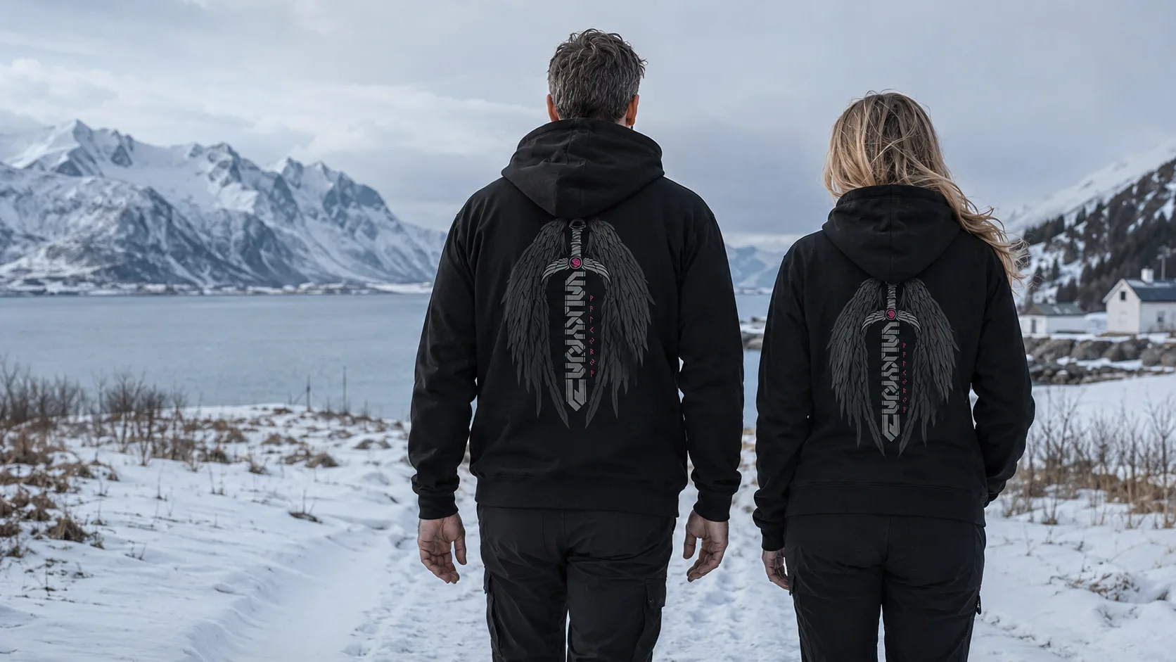 Walküre Wikinger Zipper Unisex – mächtige Flügel und aufgerichtetes Schwert als silbergrauer Rückendruck
